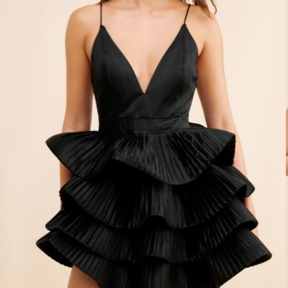 Gorgeous Brand New Sleeveless V-Neck Tiered Mini Dress by Maeve - Picture 3 of 16